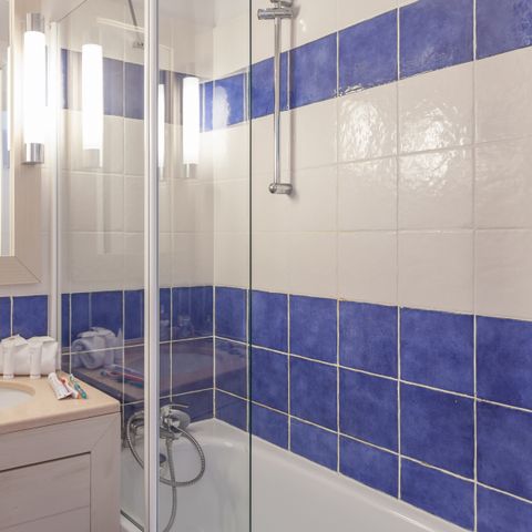 APARTMENT 5 people - - 1 bedroom - Sea view - Terrace or balcony