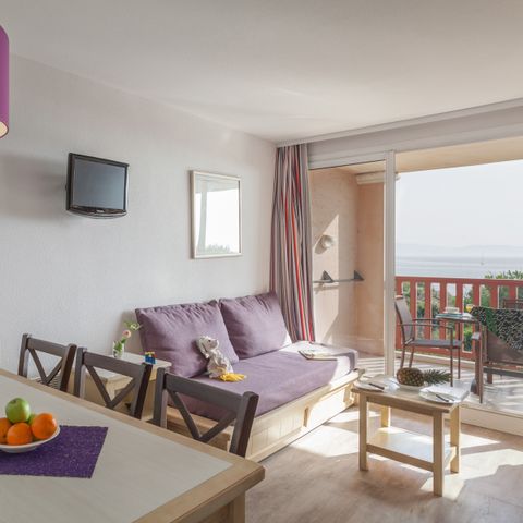 Apartment 6 persons - 1 bedroom + 1 sleeping area - Terrace or balcony - Garden view - Renovated - Air-conditioned