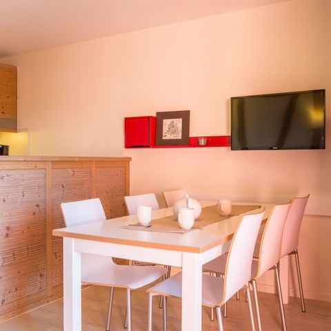 APARTMENT 6 people - - 1 bedroom + 1 sleeping alcove