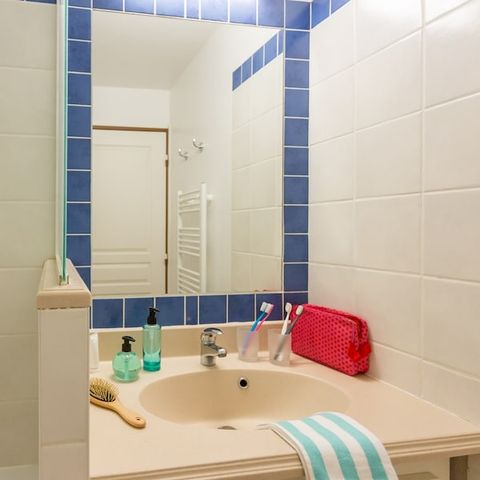 APARTMENT 6 people - - 2 bedrooms - Balcony - Sea view