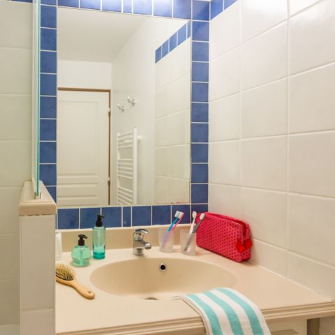 APARTMENT 6 people - - 2 bedrooms - Balcony - Sea view