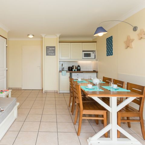 APARTMENT 6 people - - 2 bedrooms - Balcony - Sea view