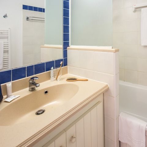 APARTMENT 4 people - Flat 4 people - 1 bedroom - Balcony - Street side