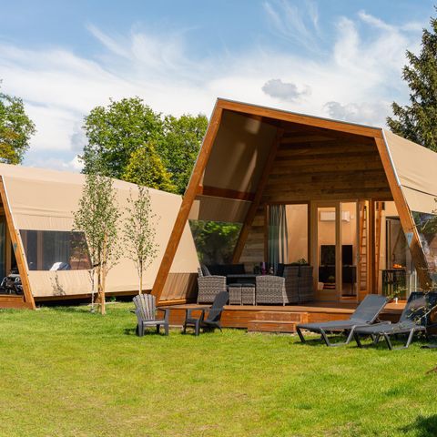 Tent 6 persons - XL tent suite with private sanitary facilities (max. 2 adults)