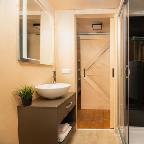 CANVAS AND WOOD TENT 3 people - XL tent suite with private sanitary facilities