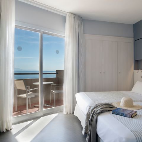 BEDROOM 2 people - Room Superior Air-conditioned & Seaview