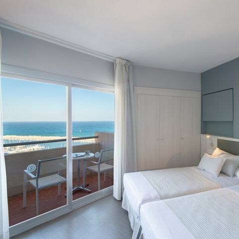 BEDROOM 2 people - Room Superior Air-conditioned & Seaview