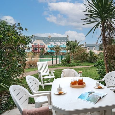 Apartment 6 persons - - 1 bedroom + 1 sleeping alcove - Terrace or balcony - Sea view