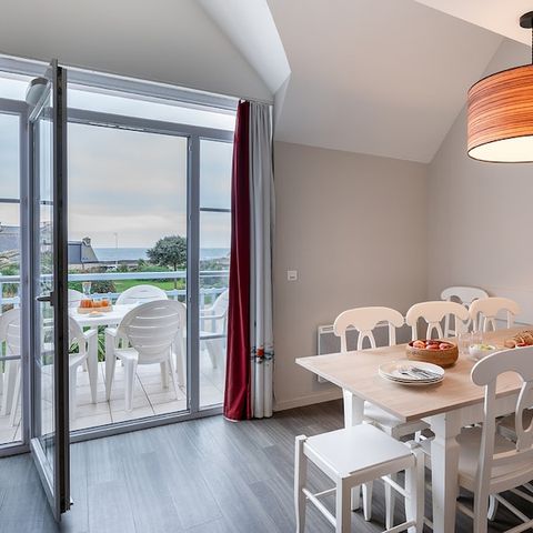 APARTMENT 8 people - - 2 bedroom + 1 sleeping alcove - Terrace or balcony - Sea view