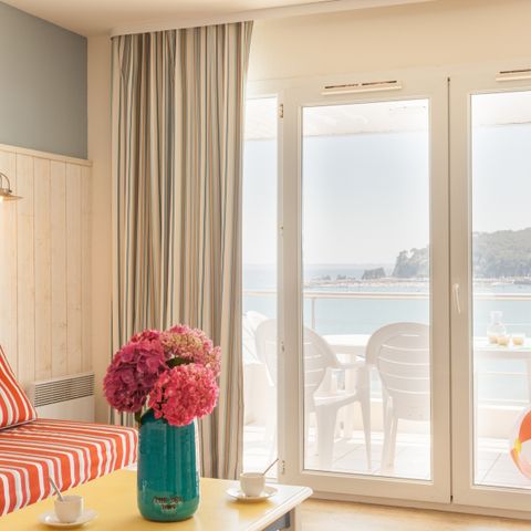 Apartment 6 persons - - 1 bedroom + 1 sleeping alcove - Terrace or balcony - Sea view