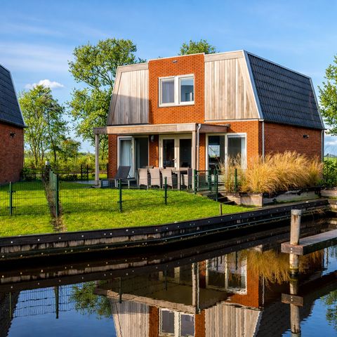 HOUSE 8 people - Sneekermeer 8 with Jacuzzi