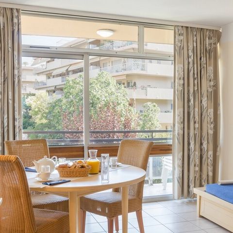 APARTMENT 6 people - - 1 bedroom + 1 sleeping alcove - Air conditioned