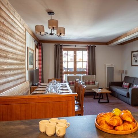 Apartment 8 persons - Flat 8 people - 3 bedrooms - Outdoor swimming pool (AWL48)
