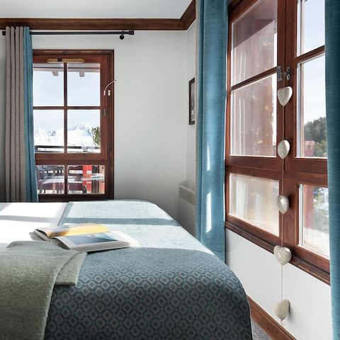 Apartment 6 persons - 2 bedrooms - – Outdoor swimming pool with views of Mont Blanc – balcony