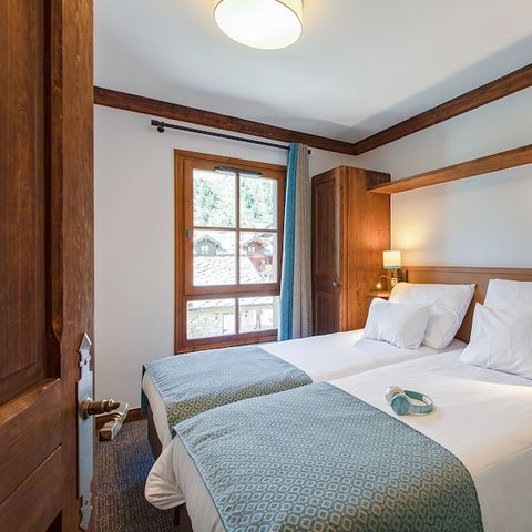 Apartment 6 persons - 2 bedrooms - – Outdoor swimming pool with views of Mont Blanc – balcony
