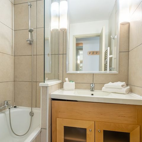APARTMENT 6 people - - 2 bedrooms