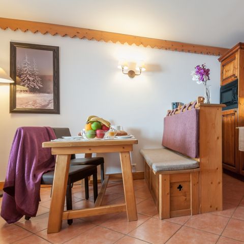 APARTMENT 5 people - - 1 bedroom + 1 sleeping alcove