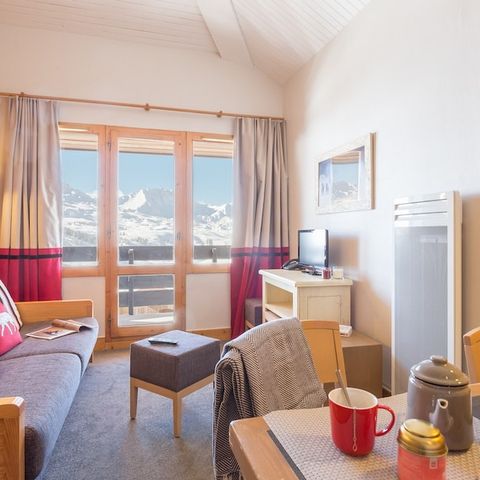 APARTMENT 4 people - - 1 bedroom - Mountain view - South-facing