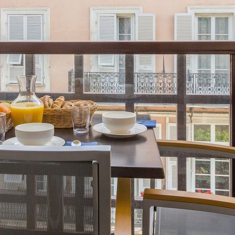 Apartment 6 persons - Flat sleeps 6 - 1 bedroom - 1 sleeping - Area - Balcony - Air-conditioned - Renovated