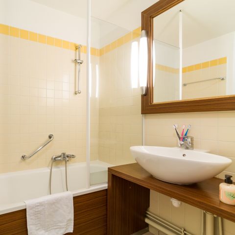 APARTMENT 4 people - - 1 sleeping alcove - Terrace or balcony