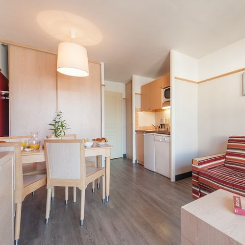 APARTMENT 4 people - - 1 sleeping alcove - Terrace or balcony