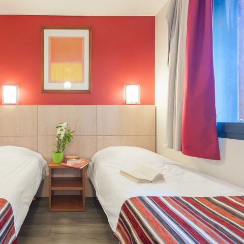 APARTMENT 4 people - - 1 sleeping alcove - Terrace or balcony