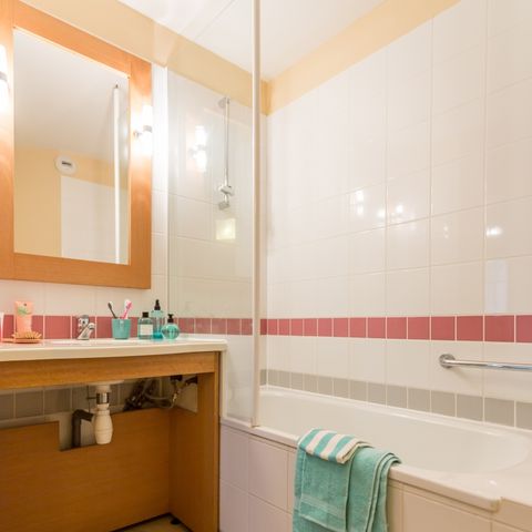 APARTMENT 5 people - - 1 sleeping alcove - Terrace - Garden level