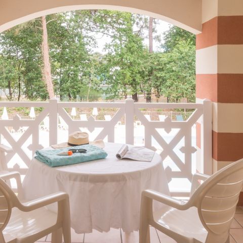 APARTMENT 5 people - - 1 sleeping alcove - Terrace - Garden level