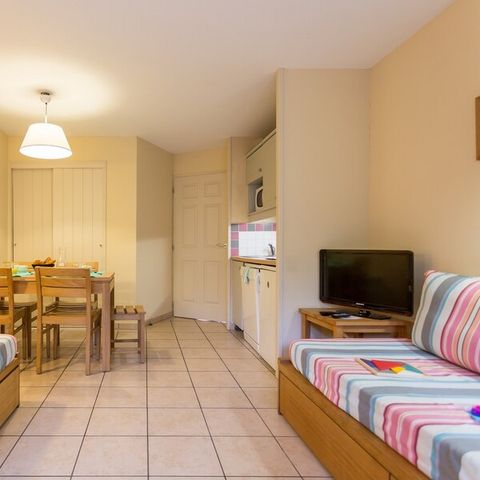 APARTMENT 5 people - - 1 sleeping alcove - Terrace - Garden level