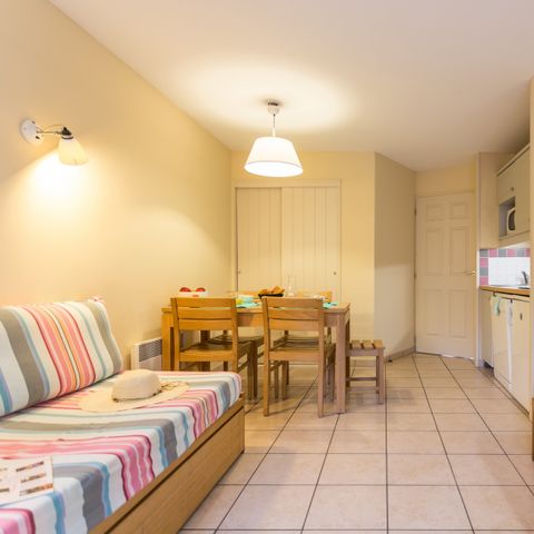 APARTMENT 5 people - - 1 sleeping alcove - Terrace - Garden level