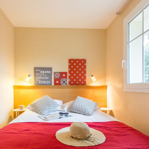 APARTMENT 6 people - - 1 bedroom + 1 sleeping alcove - Terrace or balcony - South facing