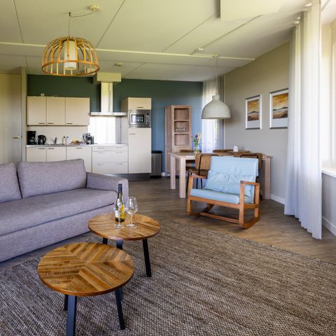 APARTMENT 4 people