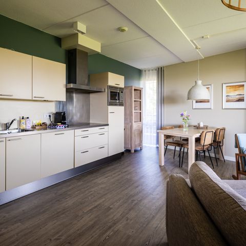 APARTMENT 4 people