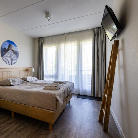 APARTMENT 4 people