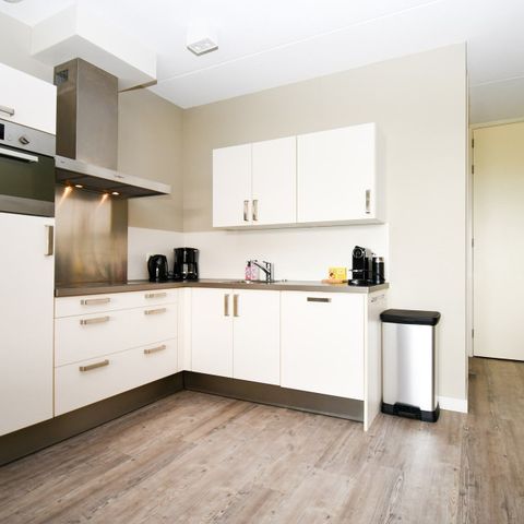 APARTMENT 6 people
