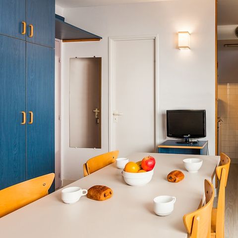 APARTMENT 6 people - - 2 bedrooms - Terrace - Ground floor