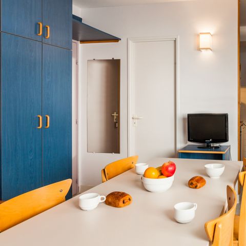 APARTMENT 6 people - - 2 bedrooms - Terrace - Ground floor
