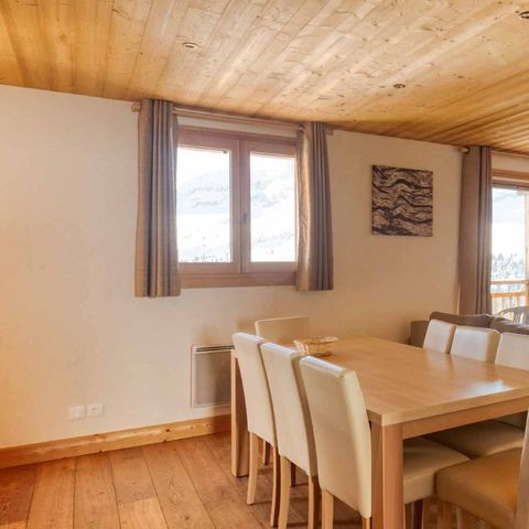 APARTMENT 8 people - Marvel