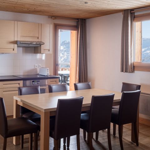 APARTMENT 8 people - Marvel