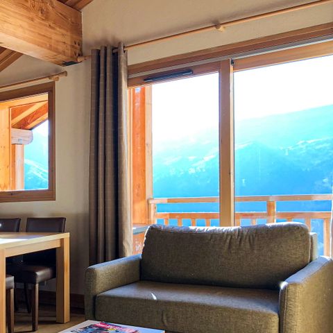 APARTMENT 8 people - Marvel