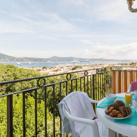 APARTMENT 4 people - (max 2 adults) Studio Standard-Eco Balcony/terrace