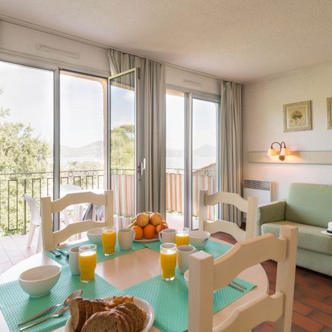 APARTMENT 4 people - (max 2 adults) Studio Standard-Eco Balcony/terrace