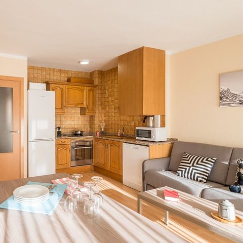 APARTMENT 5 people - (max 4 adults) Standard