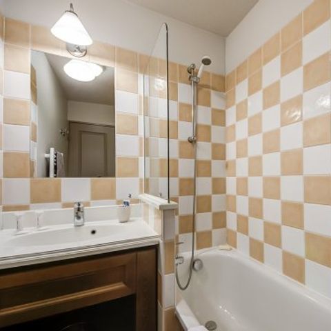 Apartment 5 persons - Flat 5 people - 1 bedroom - around 31 m² (VAL25)