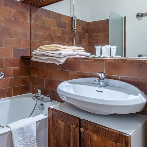 APARTMENT 4 people - (max 2 adults) Studio Standard-Eco G2Y14D