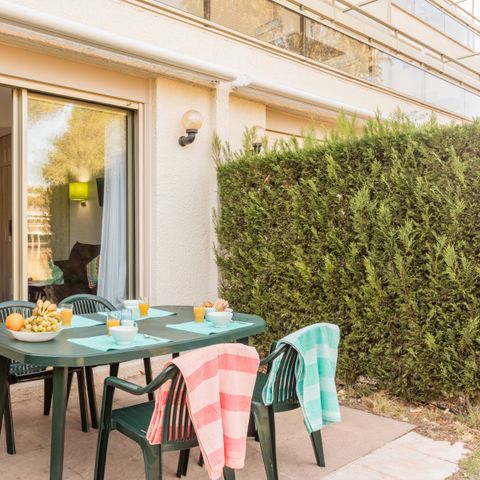 APARTMENT 5 people - (max 4 adults) Studio Standard-Eco Gardenview S1Y15ID