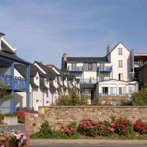 Apartment 6 persons - (max. 2 adults)Trégastel Sea View Les Bains