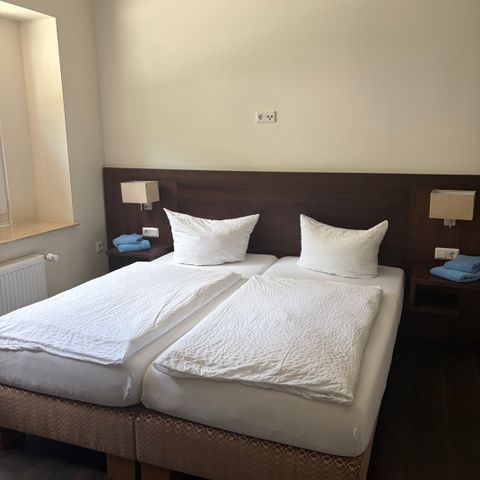 APARTMENT 4 people