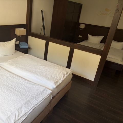 APARTMENT 4 people