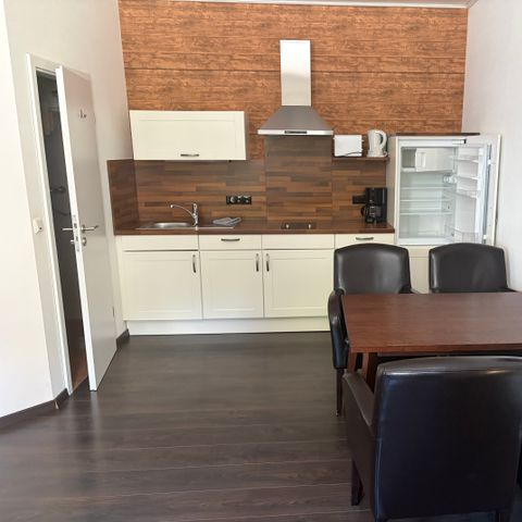 APARTMENT 4 people